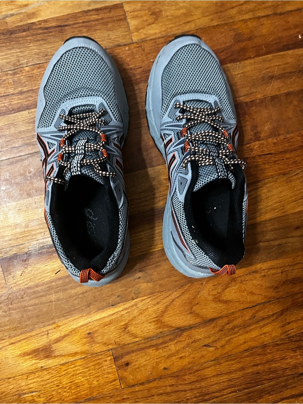 Men's Gray Athletic Sneakers with Orange Accents
